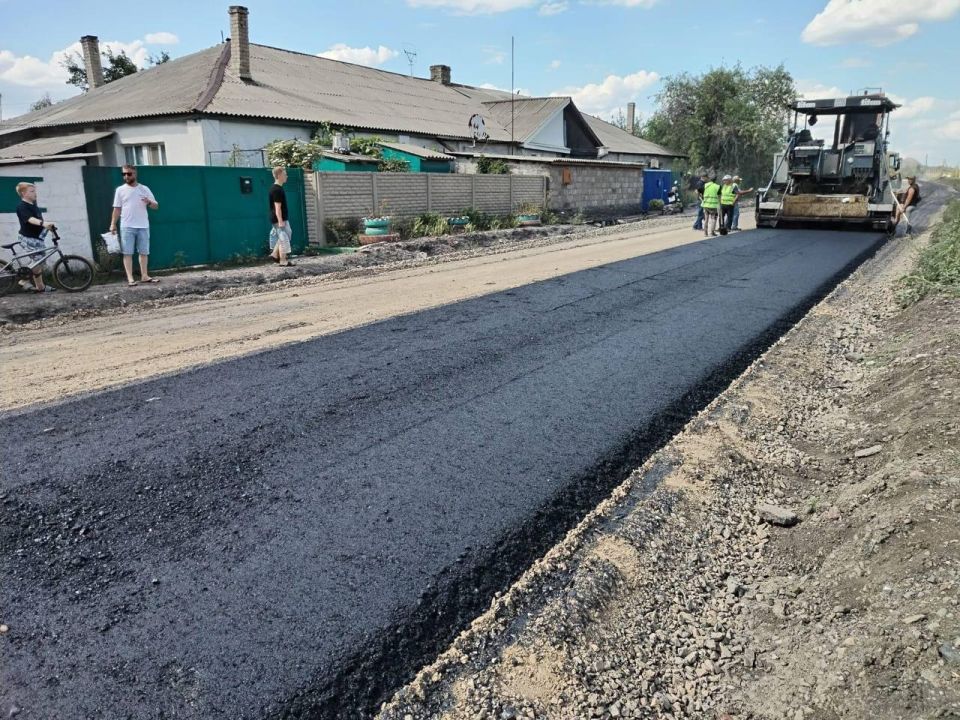 Андрей Рубанцов: Регион-шеф уложил первые метры нового асфальта на дороге в Ровеньках