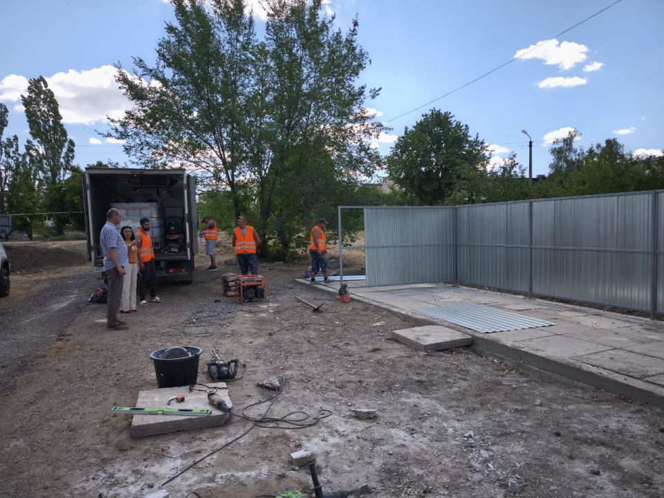 Евгений Морозов: В минувшем году в Брянке стартовали работы по благоустройству контейнерных площадок