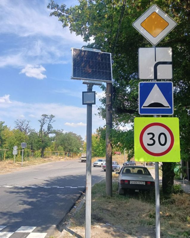 Современные светофоры и перильное ограждение установили на автодороге Михайловка - Первомайск