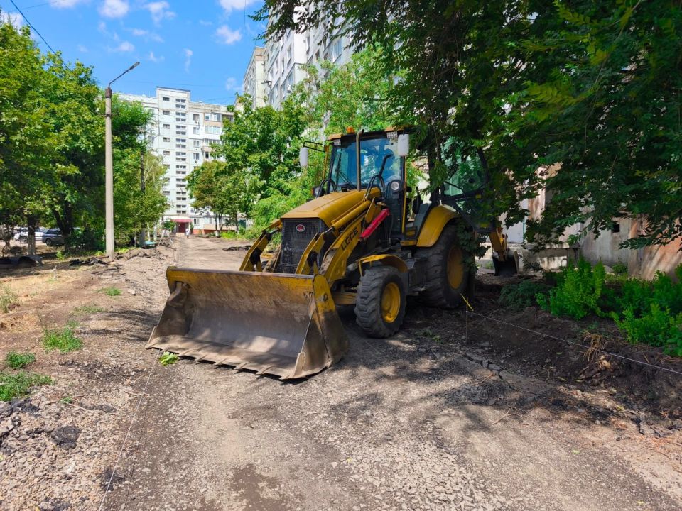 Сергей Козенко: В Краснодоне продолжается работа по ремонту дорожного покрытия в квартале Советский
