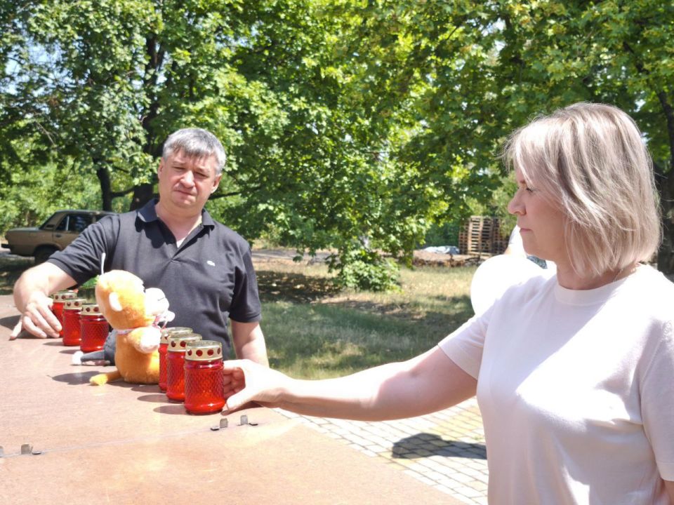 В Брянке почтили память детей-жертв войны в Донбассе