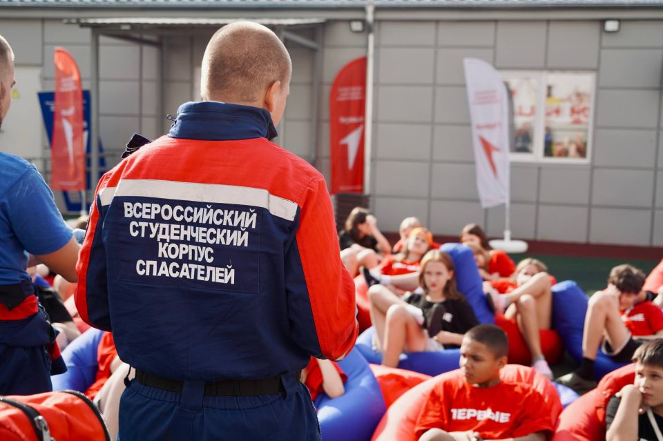 Юные спасатели в действии: мастер-класс по основам оказания первой помощи в детском лагере «Труженик»