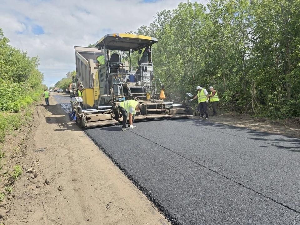 Специалисты восстанавливают в ЛНР дорогу «Шульгинка – Орловка»