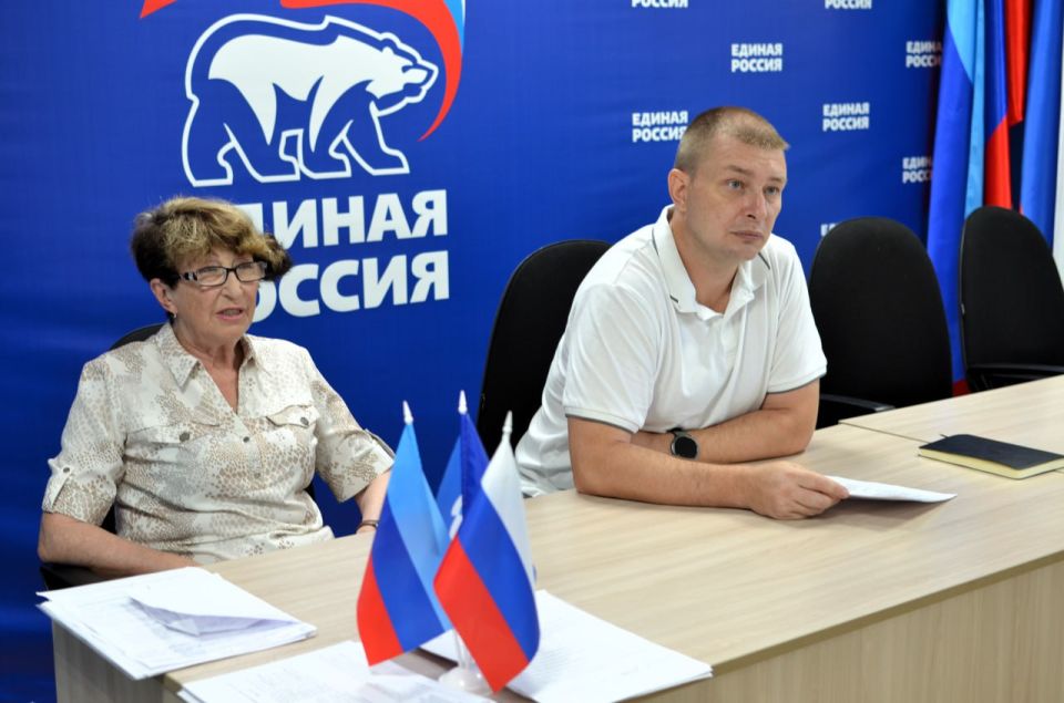 Евгений Шаталин: Провел заседание Местного политического совета Рубежанского отделения партии «Единая Россия»