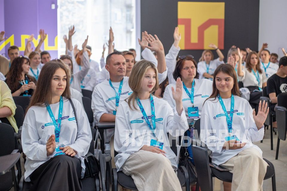 Волонтеры ЛНР проходят обучение по трехдневной программе «Сердце в деле: волонтерство как образ жизни»