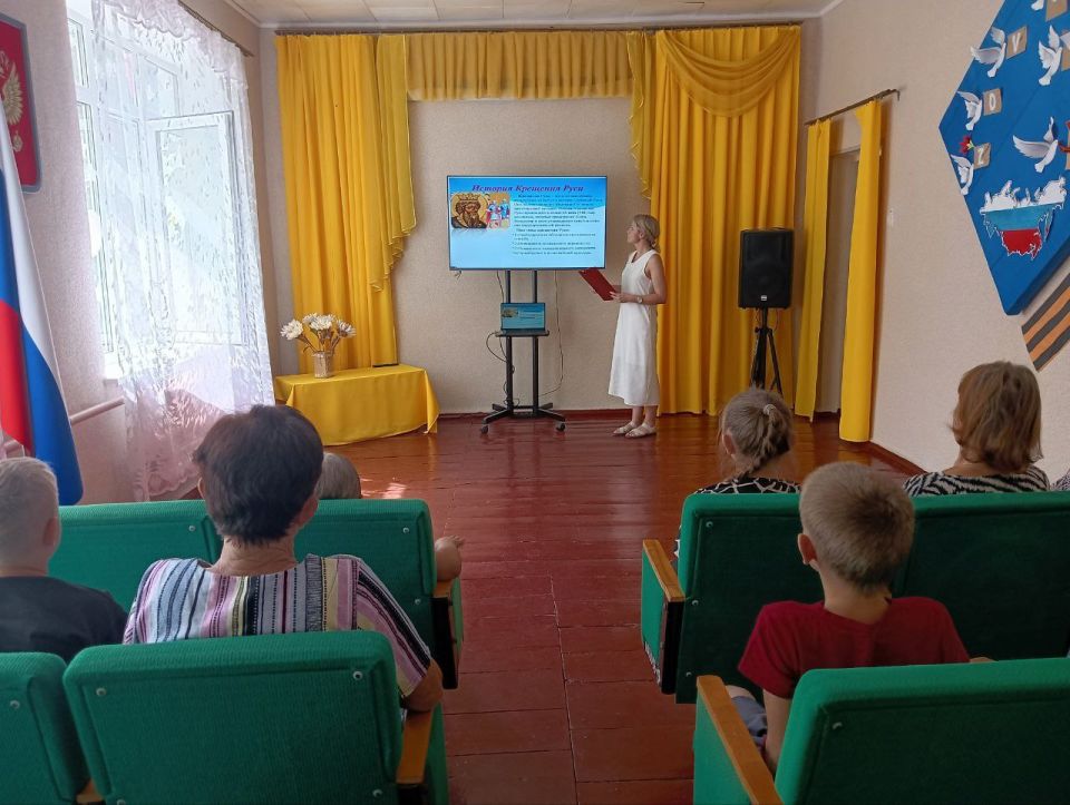 Во Врубовском городском доме культуры прошел исторический час ко Дню Крещения Руси