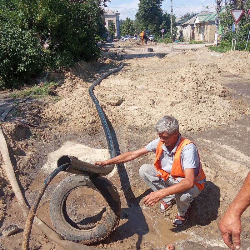 Владимир Чернев: Специалисты МБУ Центр "Благоустройство" продолжают свою работу по устранению аварий на сетях водоснабжения и водоотведения в округе