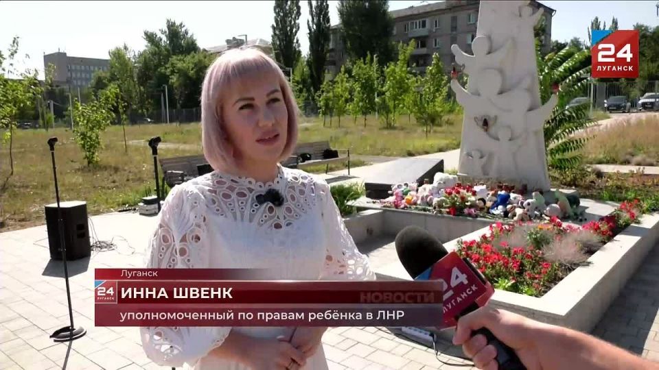 В Луганском парке имени Щорса состоялся митинг-реквием ко Дню памяти детей-жертв войны в Донбассе