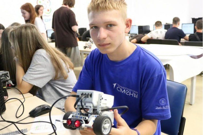 Школьники Свердловска конструируют робота-уборщика в Алтайском крае