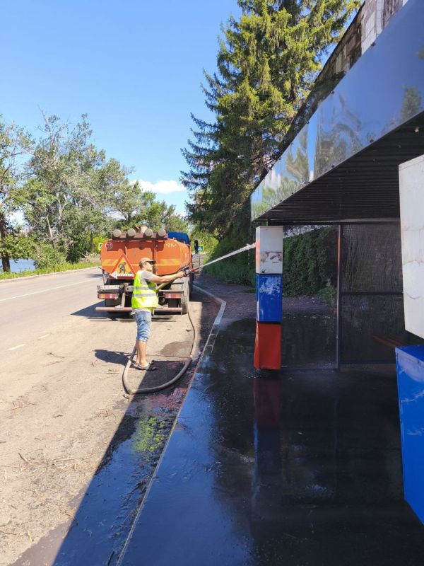 На автомобильной дороге Луганск - Лутугино - Красный Луч проведены работы по благоустройству зон ожидания общественного транспорта