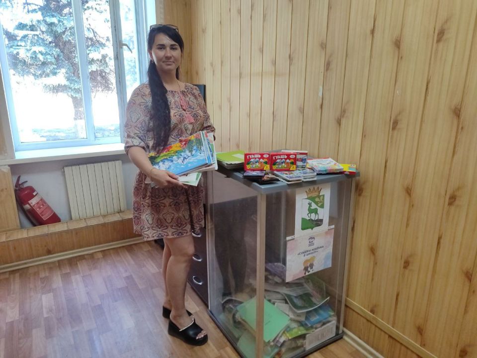 В Кременском отделении партии «ЕДИНАЯ РОССИЯ» проходит акция в рамках партийного проекта "Новая школа" под названием "Собери ребенка в школу"!