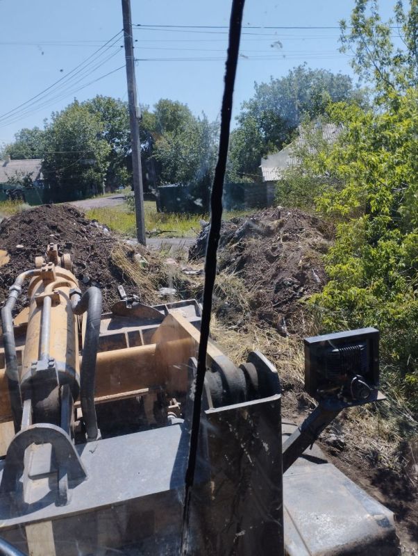 Андрей Рубанцов: В Ровеньках продолжается ликвидация крупногабаритного мусора с точек сбора ТКО