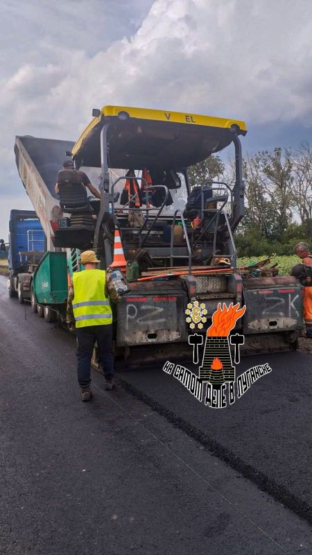 Ещё немного о дорогах.... Восстановление дорожного покрытия трассы Старобельск - Марковка идёт полным ходом. Всего планируют улучшить 35 км дорожного полотна