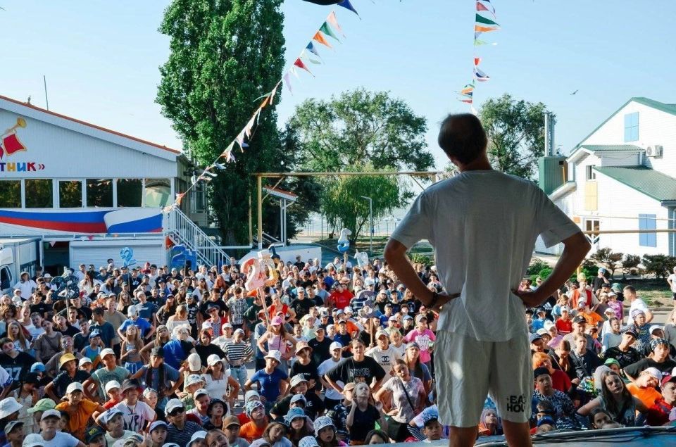 Андрей Рубанцов: Юные ровенчане продолжают летний отдых в ДОК «Спутник» Предлагаю окунуться в атмосферу лагеря «Спутник», в котором сейчас отдыхают наши дети Каждое утро начинается с любимой зарядки! Образовательные...