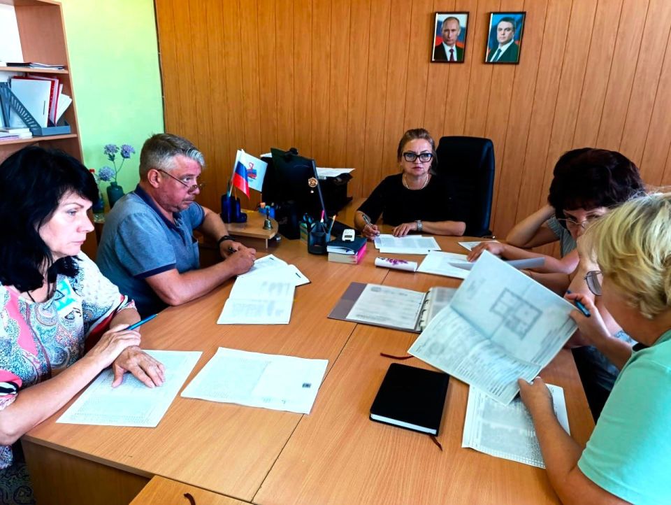 Сегодня состоялось очередное заседание Комиссии по рассмотрению вопросов пребывания граждан в пункте временного размещения (ПВР)