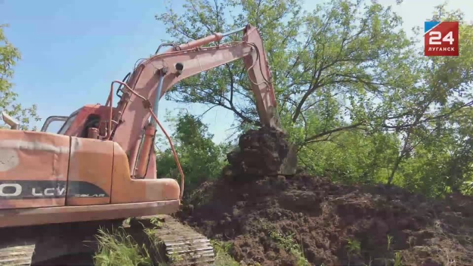 Крупный порыв на магистральном водоводе в Стаханове устранили специалисты «Луганскводы»