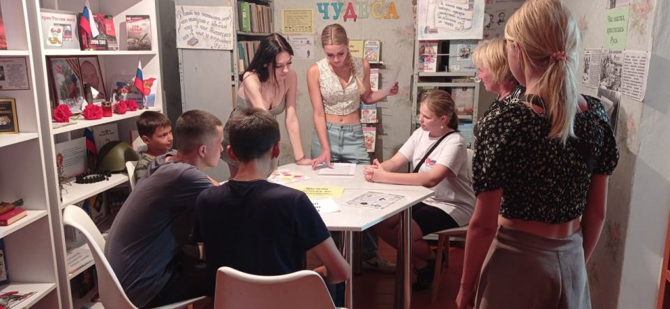 В библиотеке №4 с. Петровка был проведен час дружеского общения «Дружба творит чудеса», посвященный Международному Дню дружбы