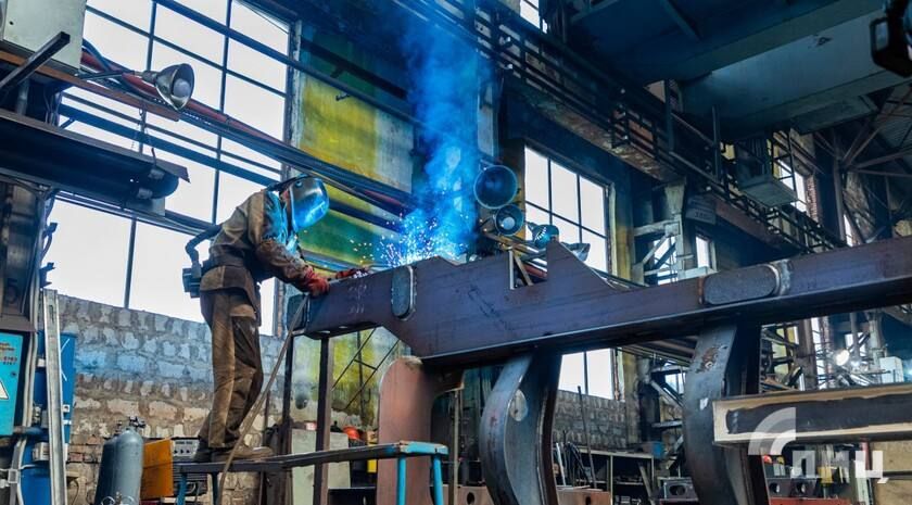 Луганский машиностроительный завод «Лугамаш» с 2025 года расширит выпуск поддизельных рам, вдвое увеличив объемы производства