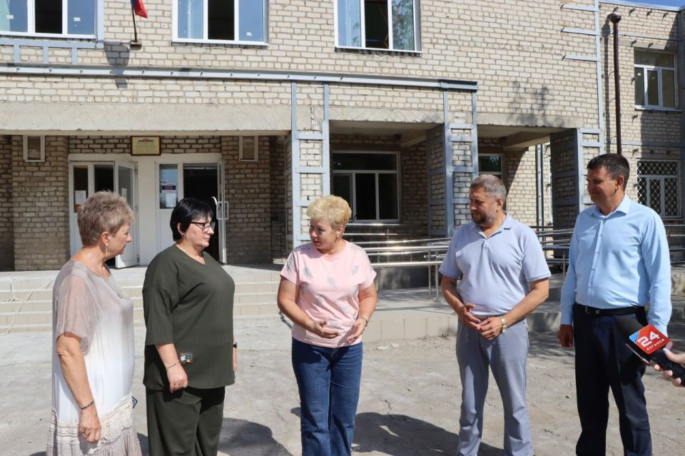 Евгений Бондарь: Совместно с Сенатором Российской Федерации от Луганской Народной Республики Ольгой Бас, региональным координатором партпроекта «Новая школа» Олегом Ковалем, представителями Министерства образования и науки...