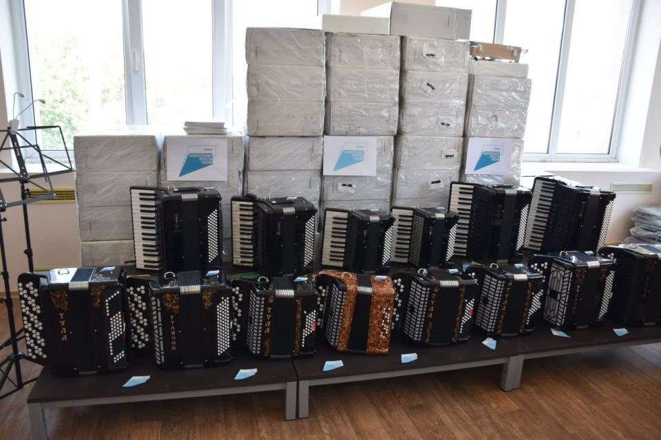 Новосветловская детская школа искусств получила новые музыкальные инструменты в рамках национального проекта