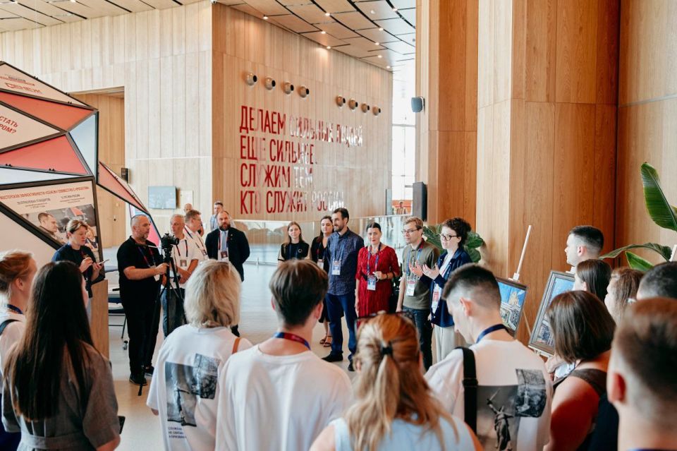 Алёна Лумеровская: С большим воодушевлением посетила выставку «Промышленность на службе Отечеству» на смене «Служение» в Мастерской управления «Сенеж»