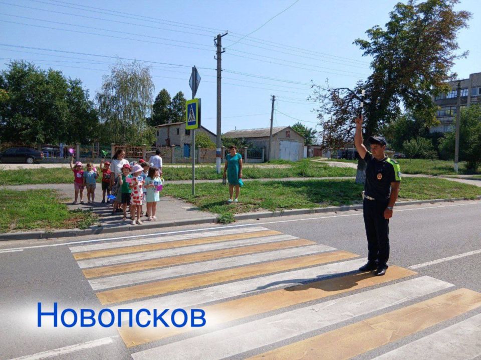 Сотрудники Госавтоинспекции проводят профилактические мероприятия с юными участниками дорожного движения