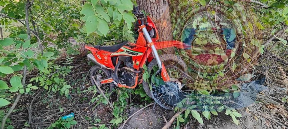 Мотоциклист с несовершеннолетним пассажиром попал в ДТП в Кировске