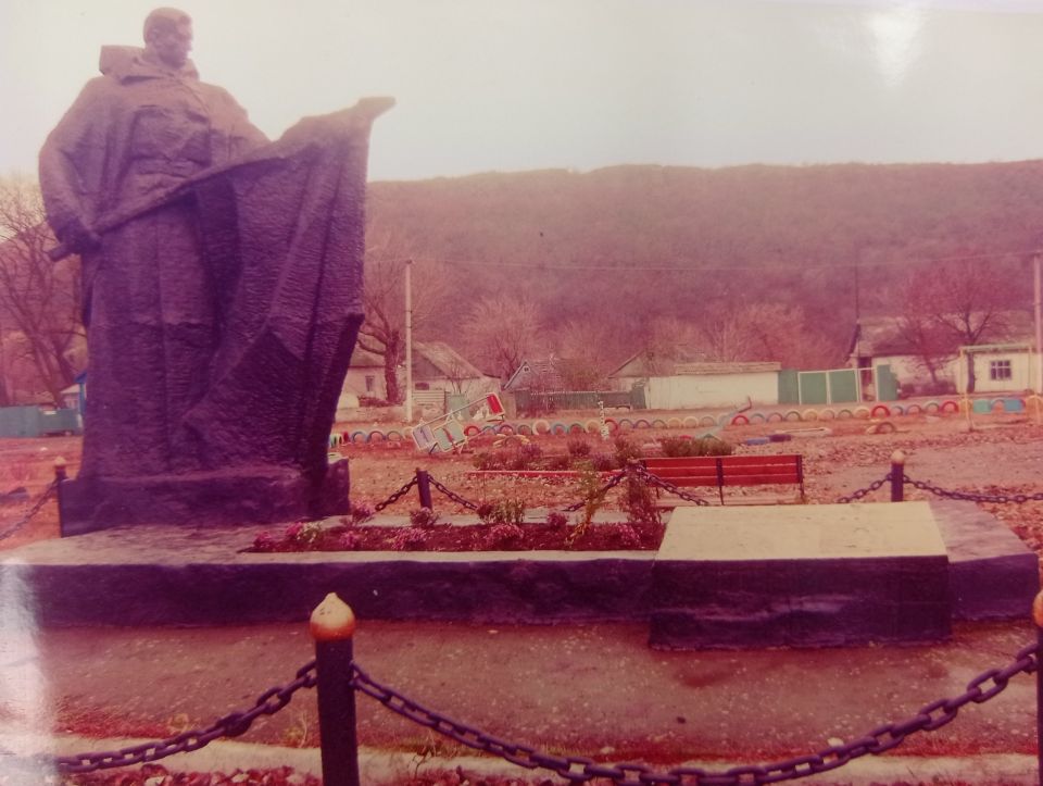 «Память поколений». Братская могила советских воинов в селе Грибоваха