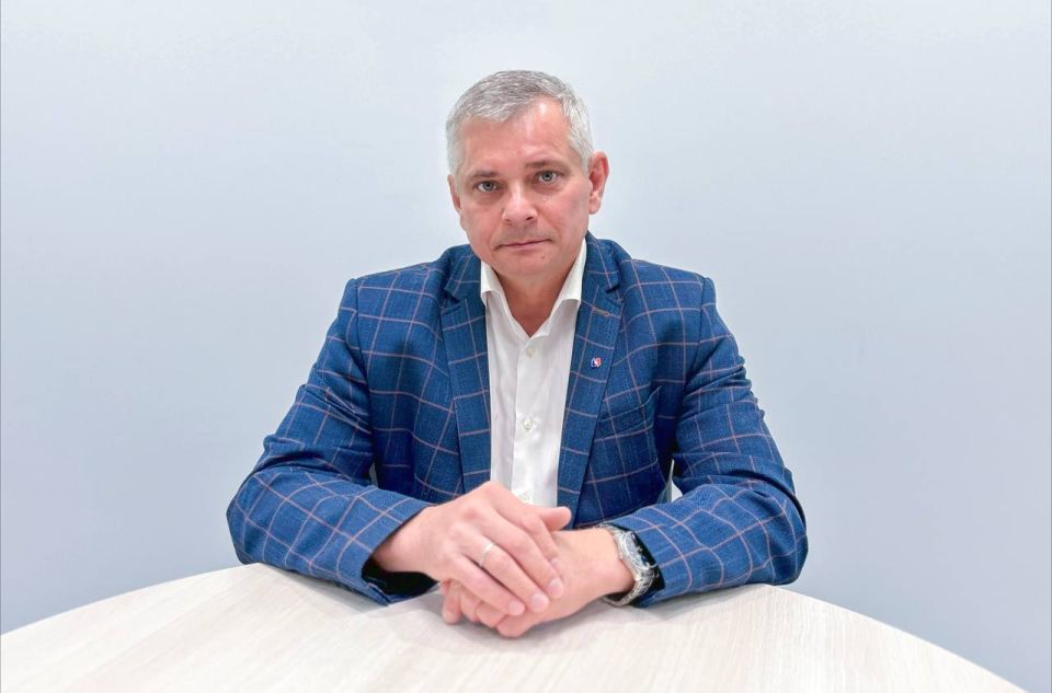 Начальник отдела инкассации Луганского филиала ПСБ Сергей Матяш: «В нашей профессии относятся к деньгам без благоговения» В восприятии людей эта профессия прочно ассоциируется с опасностью и угрозами. При слове «инкассатор»...