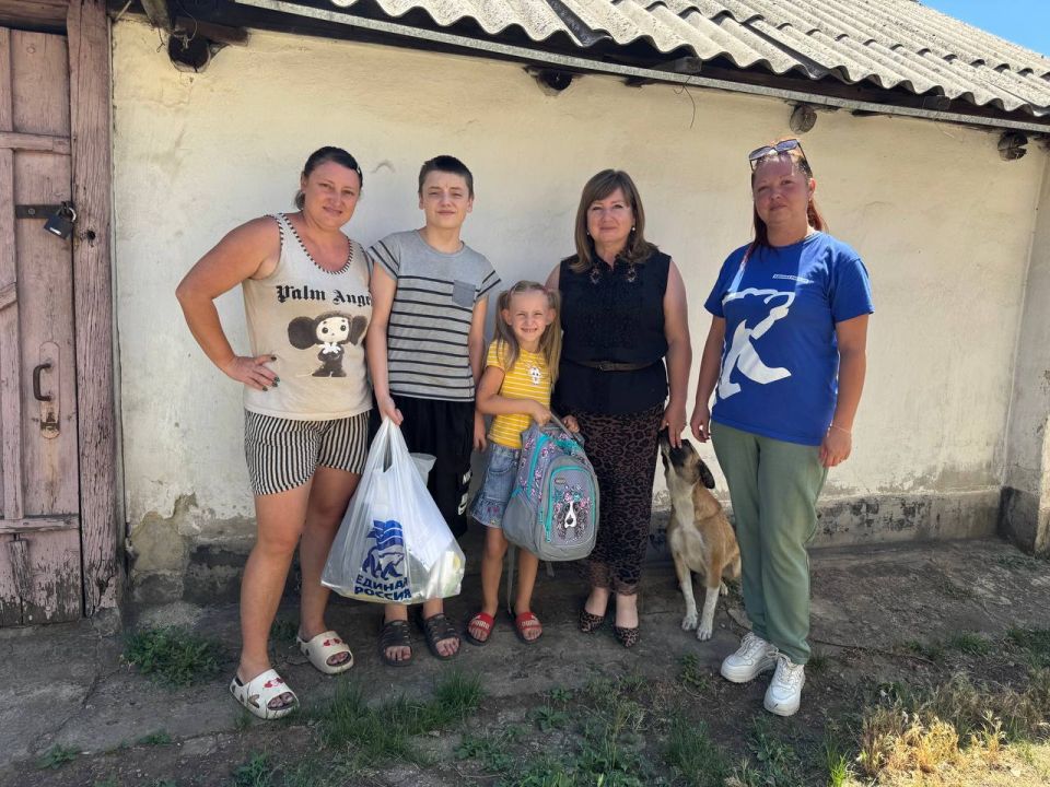 В Первомайске стартовала выдача канцелярских принадлежностей, собранных в рамках акции «Собери ребенка в школу»