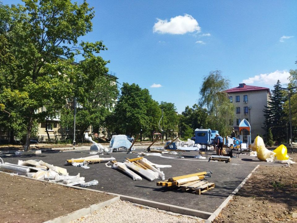 Андрей Рубанцов: . Реализация проекта «Каштановая аллея» в рамках федерального проекта "Формирование комфортной городской среды" в городе Ровеньки продолжается Подрядной организацией «Дорснаб» выполнены работы по...