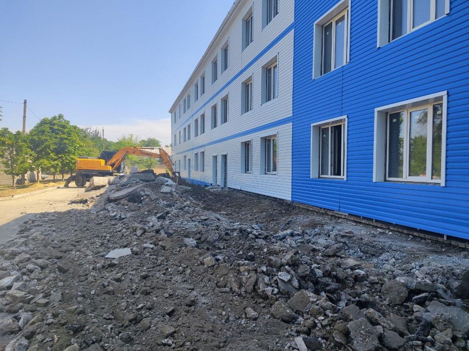 Медицинская инфраструктура Брянки: продолжается ремонт инфекционного отделения