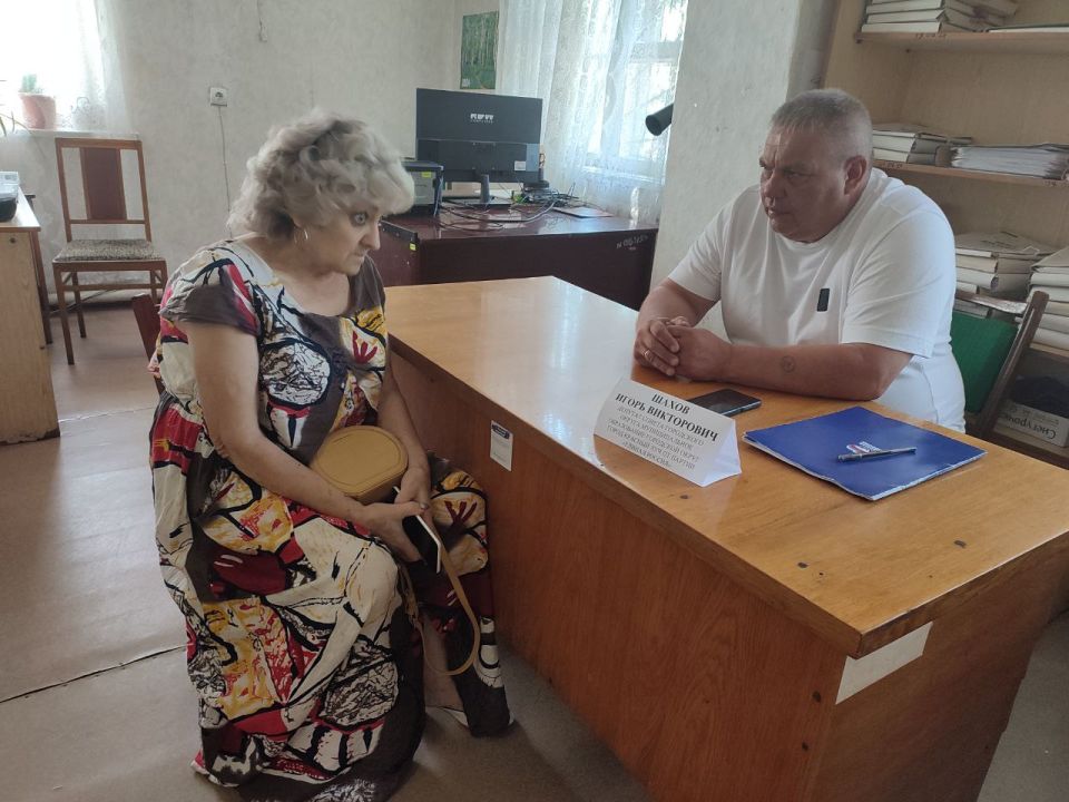 Сегодня 05.08.2025 депутат Совета городского округа муниципальное образование г.о. город Красный Луч, депутат ВПП "Единая Россия" Игорь Викторович Шахов провёл прием граждан в г. Вахрушево