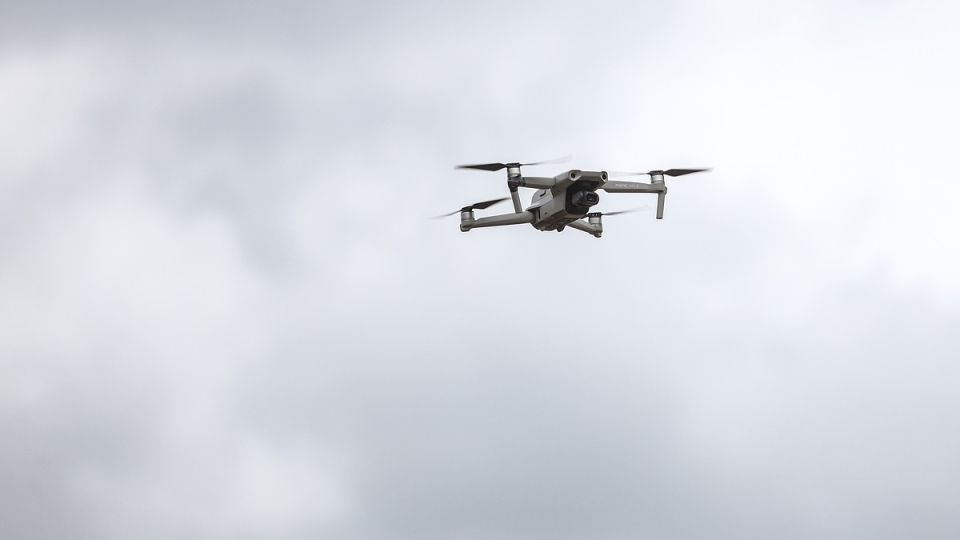 Дрон ВСУ атаковал машину коммунального завода в ЛНР, есть раненые и погибшие