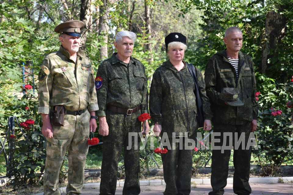 В Суходольске почтили память жертв авианалета