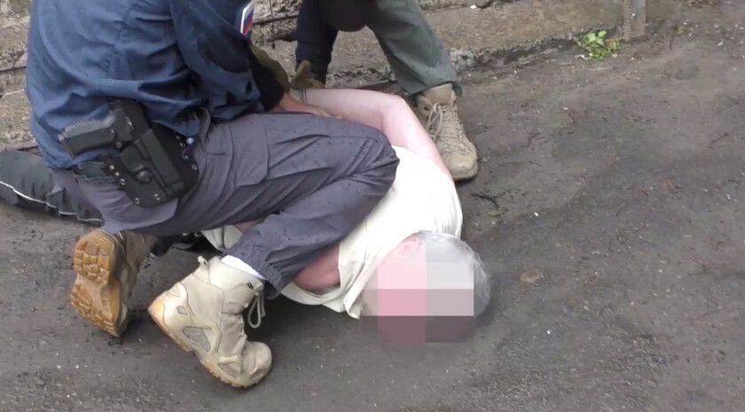 ФСБ задержала жителя Сватовского района, шпионившего за Армией России