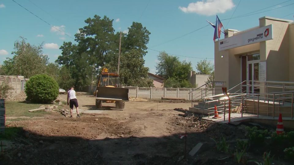 «Будет построена дорога от центральной улицы, чтобы жители могли свободно подъезжать к МФЦ. И места для парковки машин также предусмотрены»