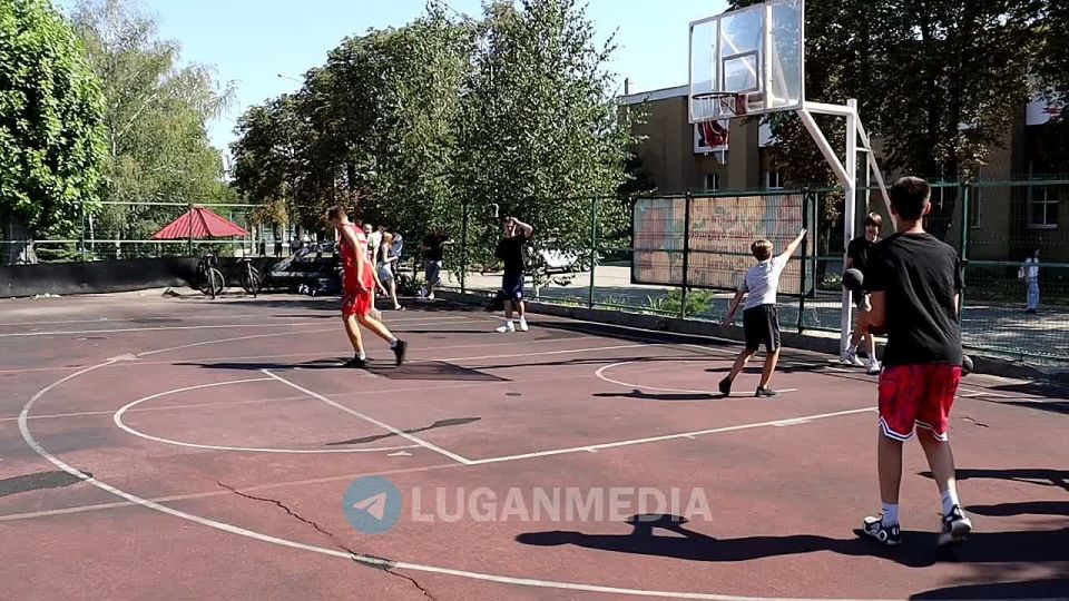 В Свердловске прошел спортивный праздник, приуроченный ко Дню физкультурника