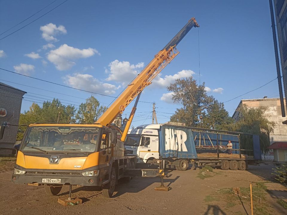 Сергей Козенко: В рамках специального инфраструктурного проекта специалисты подрядной организации ООО «Арагацстрой» Курганской области ведут работы по капитальному ремонту скатной кровли многоквартирного жилого дома в пгт...