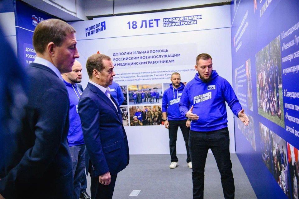 Команда «Молодой Гвардии» поздравляет Министра молодежной политики ЛНР Михаила Голубовича с Днём рождения!