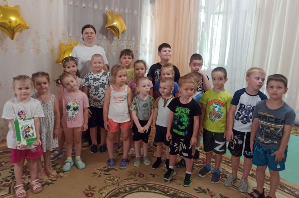 7 августа сотрудники Молодогвардейской городской библиотеке провели увлекательное мероприятие под названием «Добрые книги», организованное для воспитанников детского сада № 12 «Светлячок»