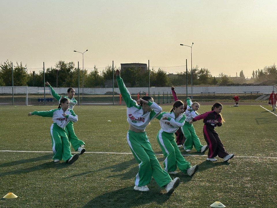 В Перевальске прошло физкультурно-спортивное мероприятие «Зарядка со стражем порядка», посвященное Дню физкультурника