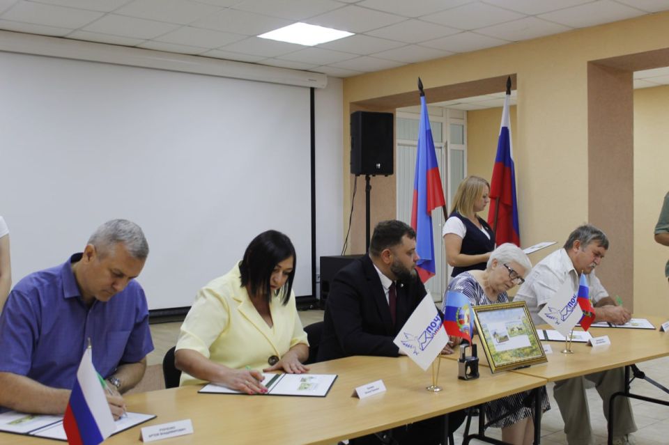 ������� ���������: ������� � ����������� �� ���������� ������������� ��������� ������� �������� �����, ����������� 200-����� �������������������� ������� ������