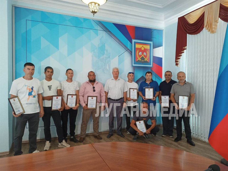 Накануне Дня строителя глава Краснодонского муниципального округа провел торжественный прием, посвященный представителям этом востребованной и почетной профессии