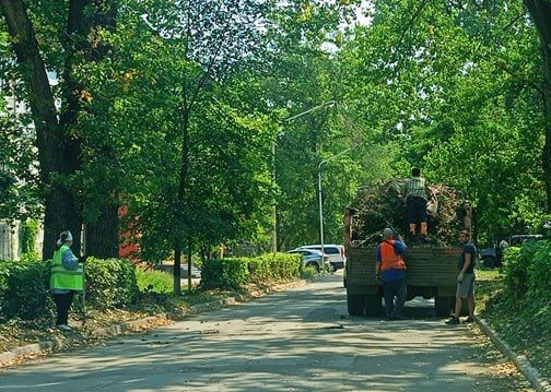 Фотофакт: в Молодогвардейске провели работы по благоустройству