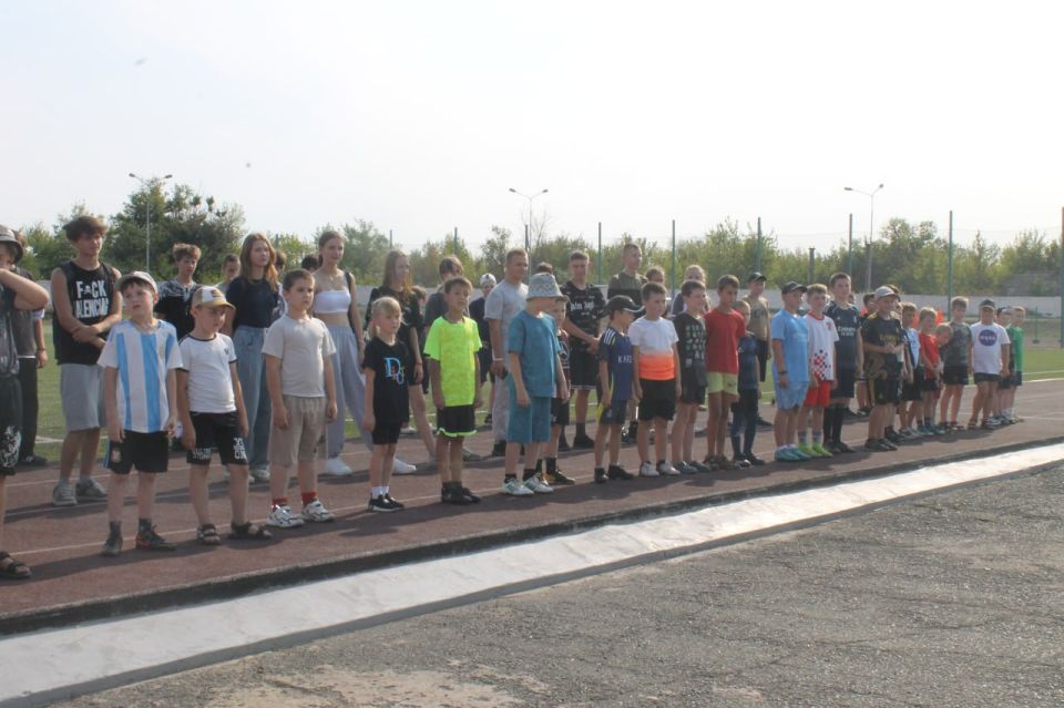 В Перевальске прошло физкультурно-спортивное мероприятие «Зарядка со стражем порядка», посвященное Дню физкультурника