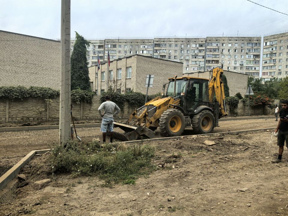 Сергей Козенко: В Краснодоне продолжается ремонт внутриквартальной дороги в квартале Советский