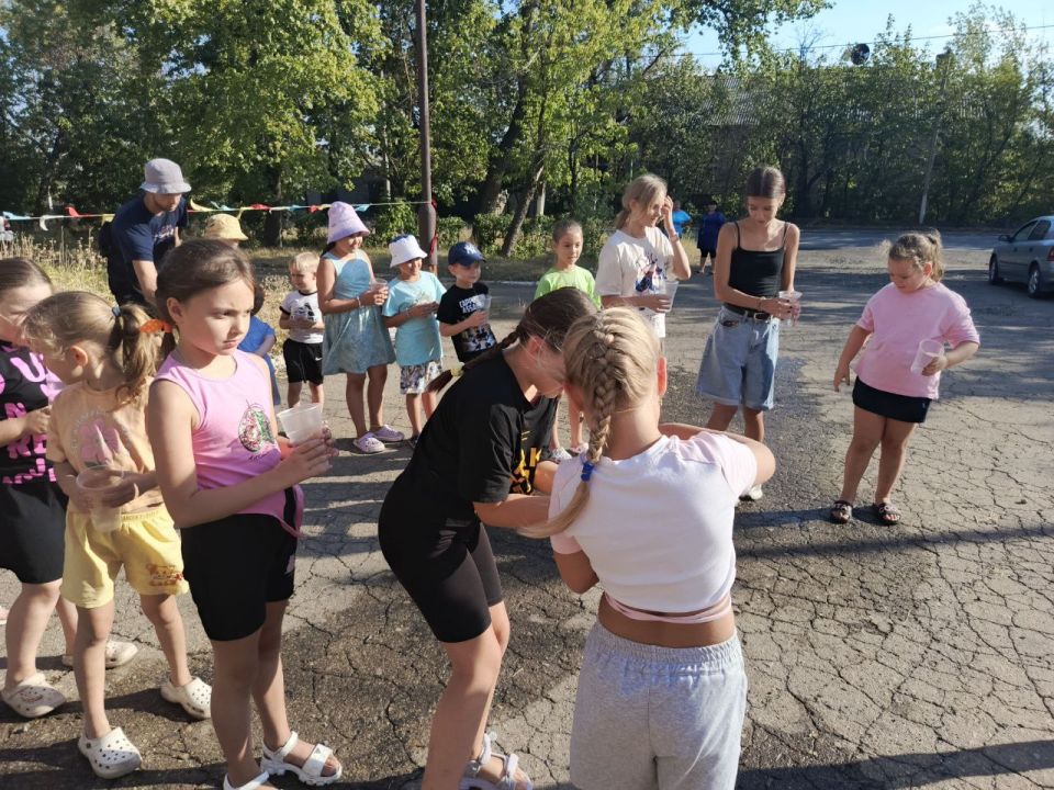 10 августа на площади перед Домом культуры г. Вахрушево прошло яркое и весёлое мероприятие — «Летняя фиеста», посвящённое играм с водой