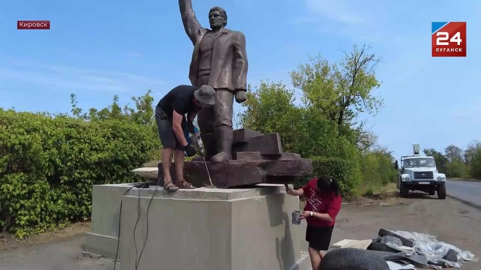 Новую скульптуру шахтера установили в Кировске