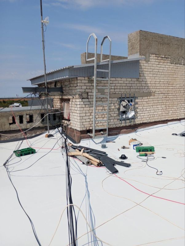 Сергей Козенко: В рамках специального инфраструктурного проекта курганские строители завершают капитальный ремонт плоской кровли 9-этажного многоквартирного дома по адресу: г. Молодогвардейск, кв. Кошевого, 1/2